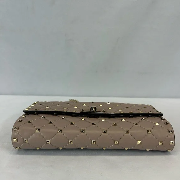 Valentino Garavani

Rockstud Spike Nappa Leather Crossbody Clutch Bag - Picture 6 of 14